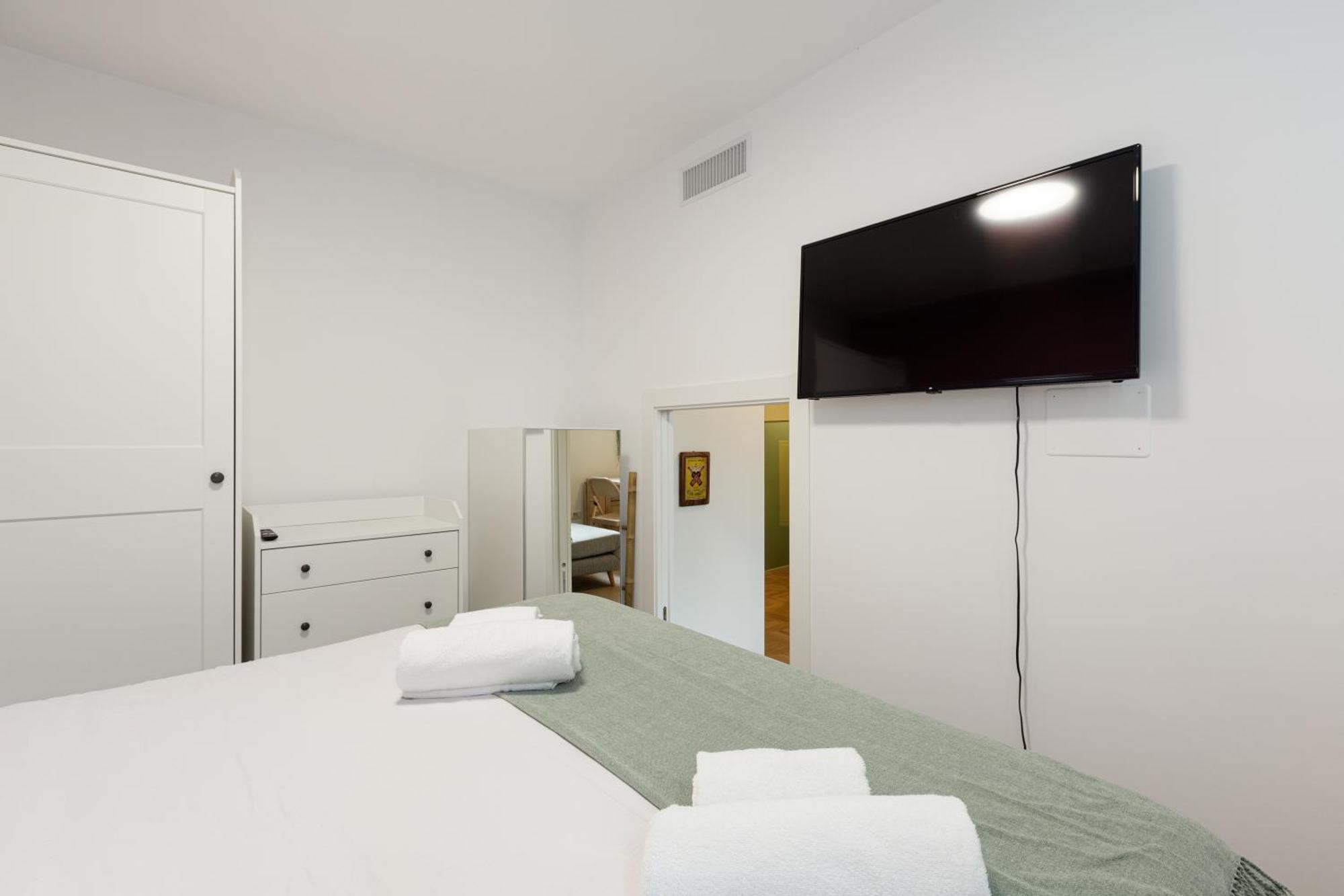 Insubria Park - Pastel Color Apartment! Milan Bagian luar foto